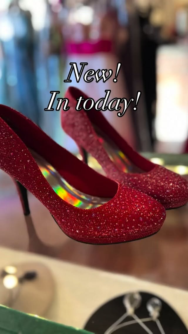 New stuff! If you haven’t been in the shop in a while, you should stop by again to see some beautiful new additions! #heidisdressshop #newstuff #redshoe #greendress