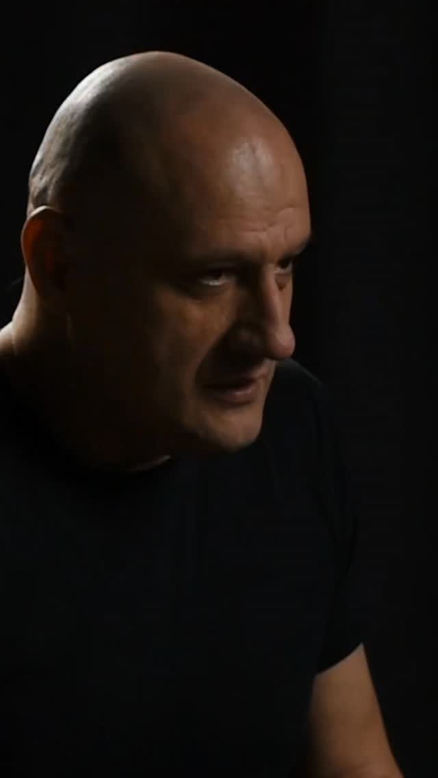 Nerealus poklabis :) Simonas Rudaminas @rudaminas ir Sigitas Čiapas @sigitasciapas puikiai "pavaibino" prie mikrofonų. Buvo šaunu sėdėti montažinėje ir mėgautis puikiomis istorijomis. O viena jų labai - kaip gimė @welovelithuania iškiprome ir dalinamės.
Džiaugiamės, kad #marketingolegendos tinklalaidė studijoje viaada atgaiva ausim, nes ir mums patinka marketingas ir įkvepiančios istorijos ;)
#tinklalaidė #filmavimostudija #rinkodara #welovelithuania