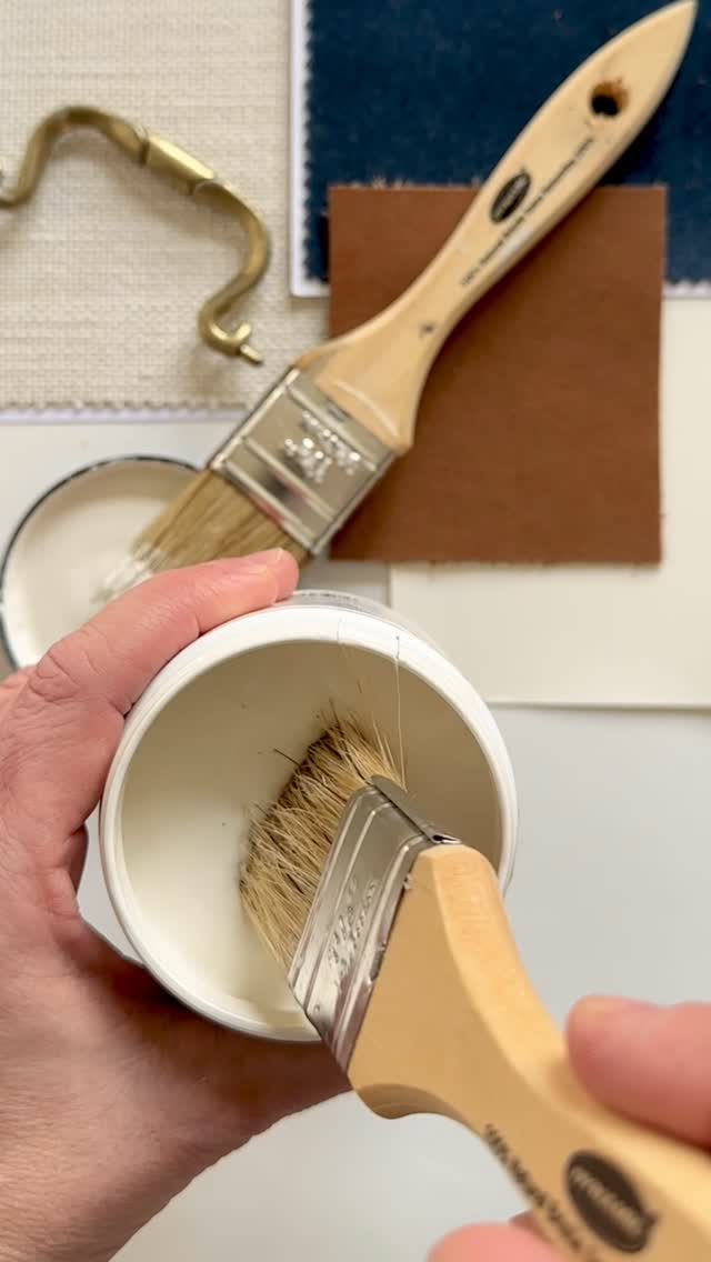 The perfect creamy paint color!
Why do I love @benjaminmoore Navajo White? It’s creamy without feeling too yellow. A subtle beige undertone gives it warmth, making it perfect for any room in the house but I love especially for cheering up north facing spaces.
Pair Navajo White with warm woods like mahogany, walnut or maple and metals like brass or oil rubbed bronze.
For woodwork and trim, pair Navajo White with a soft warm white like Benjamin Moore Simply White.
How would I style Navajo White in your living room or bedroom?
Comment DETAILS and I will DM you a link to my FREE design boards with curated home decor decor from your favorite brands.
#interiordesign #paintcolors #homedecor #designinspiration #benjaminmoore