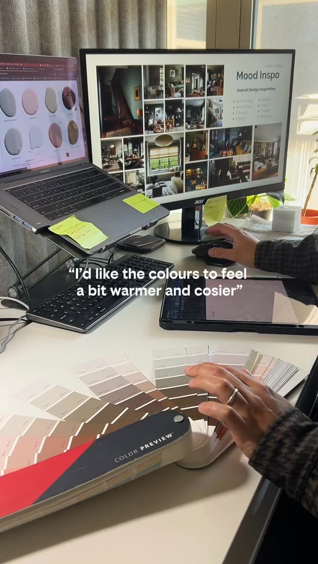 Proof that the right color palette changes everything. We moved away from the “flat” neutrals and leaned into a palette of sage, terracotta, and warm wood tones to bring this space to life.
Pro tip: If a room feels “cold” or uninviting, don’t just add more furniture. Try layering earthy tones (like the greens and clays shown here). They provide a natural “visual heat” that makes a large space feel instantly more intimate. 🌿
Tag someone who is currently planning a home makeover!