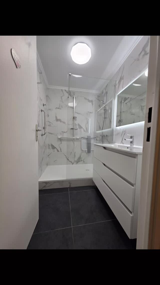 Rénovation complète d’une salle de bain PMR — pensée pour le confort, la sécurité et l’accessibilité au quotidien.
✔️ Douche accessible
✔️ Aménagement ergonomique
✔️ Finitions modernes et faciles d’entretien
Un espace fonctionnel sans compromis sur l’esthétique.
BT RÉNOVATION & MULTISERVICE
📍 Île-de-France
#SalleDeBainPMR #RénovationSalleDeBain #Accessibilité #DouchePMR #RénovationIntérieure BTRenovation