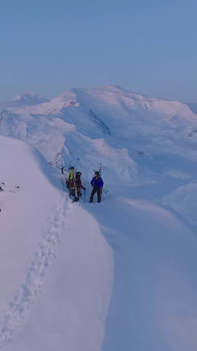 Nothing quite compares to watching the sunrise from a place like this with this crew @griffpost @johncollinson
Cine: @aharonbramvideo
#NeverStopExploring