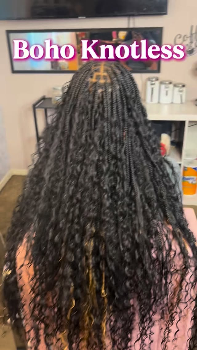 Boho Knotless Braids 👑
Full. Soft texture. Lightweight feel.
Accepting bookings ✨
The "Love Your Crown" Sale is live.
Get $40 OFF this style ‼️ (Valid Till: 2/19)
Use Code: VALENTINE40
📍 St. Louis
🔗 Booking link in bio
www.hairvival.com
#BohoKnotless #KnotlessBraids #StLouisBraider #ProtectiveStyle #StLouisHair