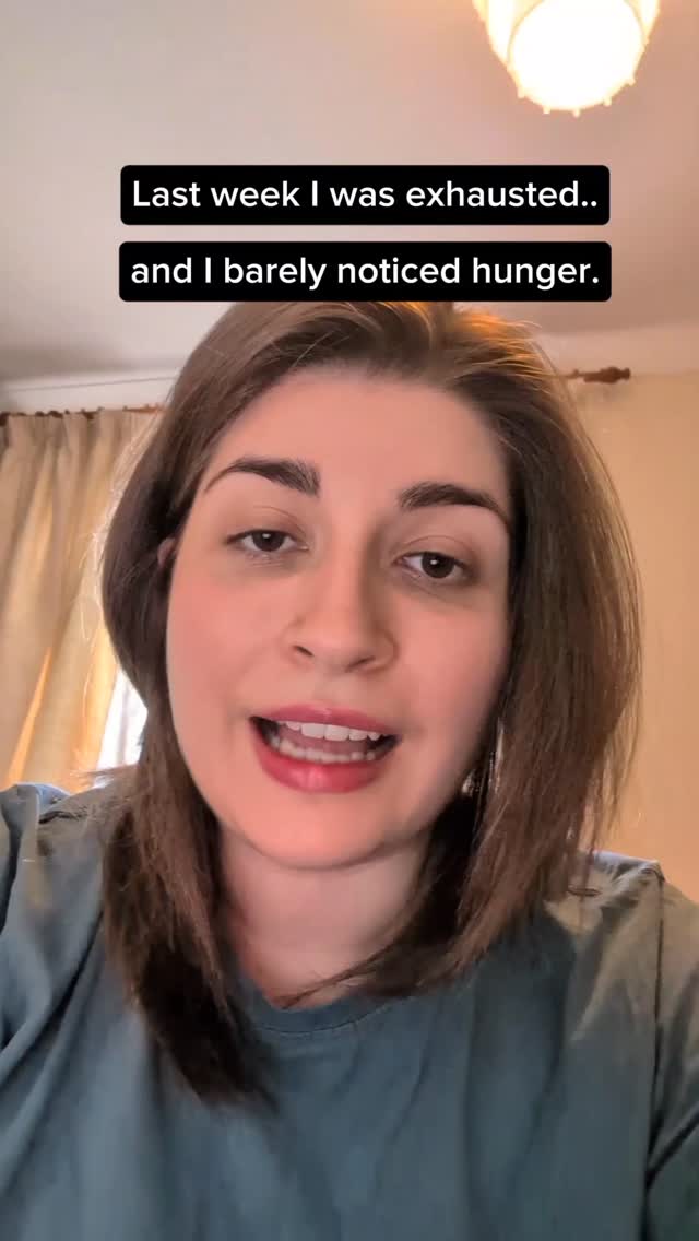 Last week completely drained me and I barely noticed my hunger.
Exhaustion can make it hard to notice your body’s signals. That’s why intuitive eating isn’t just about waiting to feel hungry. Using practical hunger in a way that works with your brain and body helps you support yourself even when cues are quiet.
If this resonates, save it for a week like that.