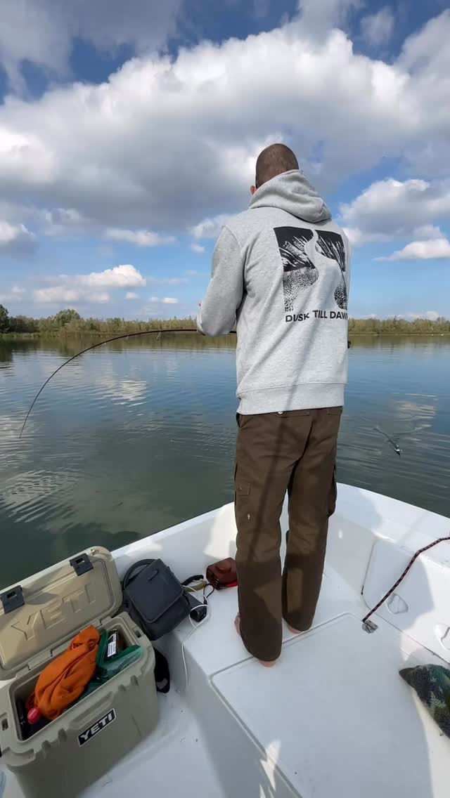 Fast forward to sunny weather please! Now it’s beeen waaaaay to long already. Prepping for prespawn and fingers crossed for some sunshine
For hoodies check our website 🤙
#fishingguidenetherlands #catchandrelease #catch #reels #reels