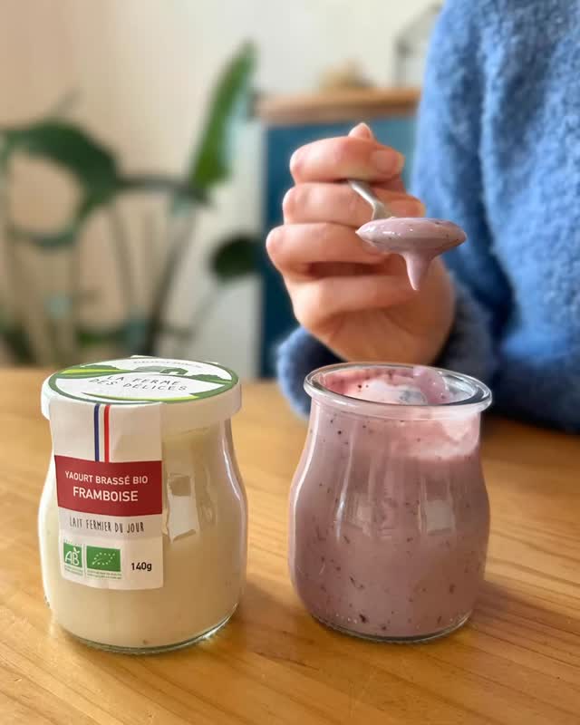 On avait dit : “juste un yaourt”.
Résultat : une cuillère en plus, puis une autre, et finalement… deux yaourts 😄🥄
Oui, ça arrive souvent par ici. Heureusement, les 550 grammes existent !
______
#lafermedesdelices #yaourt #plelanlegrand #yaourtfermier #vache