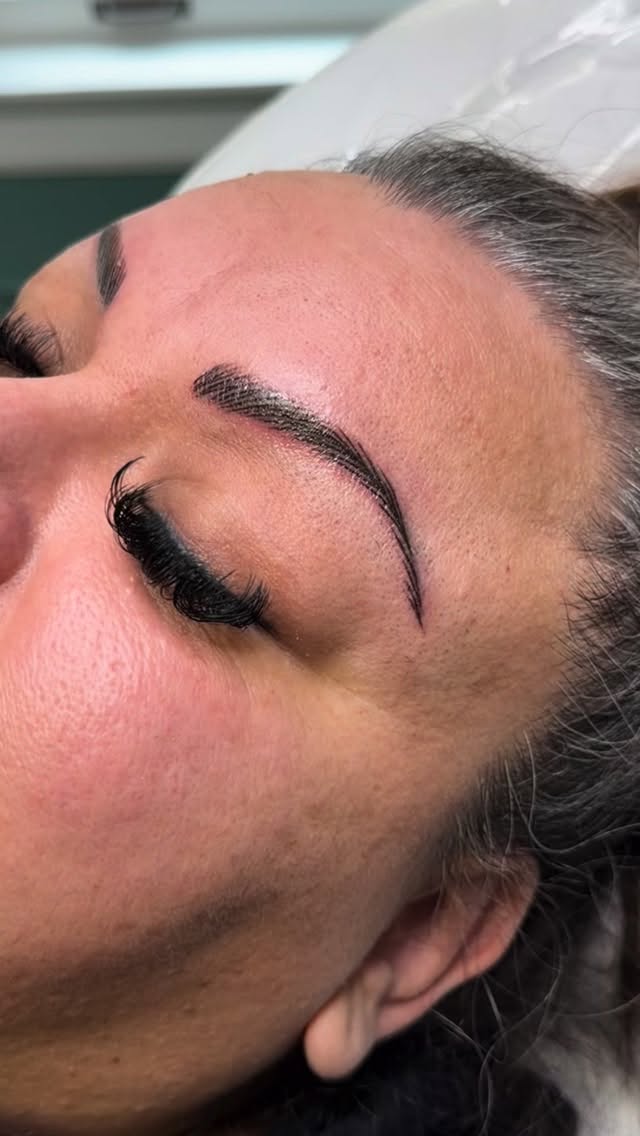 The perfect nano brow cover up after lightening with @botchedink.
Sometimes you have to start with removing old color to get where you want to be. Thankfully my client understood the process and now she’s thrilled with her results.
Come see me for brow lightening and nano brows in San Mateo!