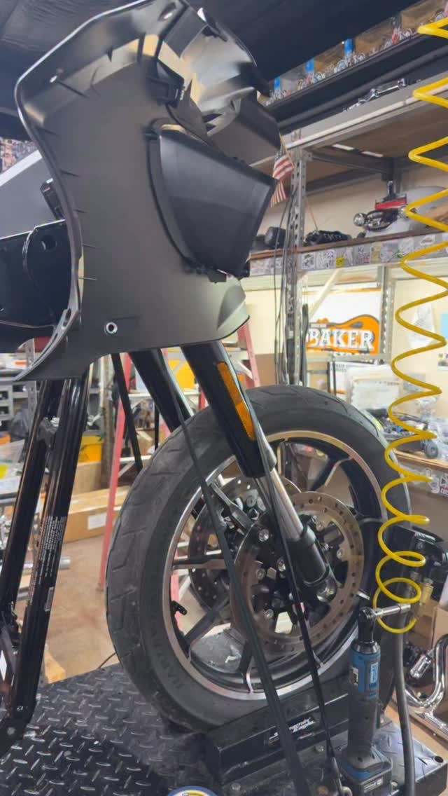 Things are getting real! 🏁🏁🏁 #voidedwarranty
#harleydavidson
#bornfree17
#harleypartner
@traskperformance
@lyndallbrakes
@evolution_industries
@feulingparts
@ridedunlop #ridedunlop
@arlennessmotorcycles
@customcycleengineering
@whovillespeedandcustom
@codychildress
@painthuffermetalflake
@fourrivershd