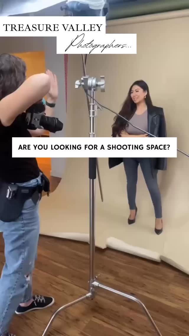 Calling all photographers, videographers, podcasters, and small events! Linder & Pine Studios is now open and booking renters in the heart of Meridian!
We have 1600 square feet, gorgeous natural light (especially in the morning), defined getting ready, meeting, shooting and lifestyle spaces, along with an en-suite bathroom. Rentals are available by the hour, day, or through our limited monthly memberships for those shooting consistently.
What will you create?