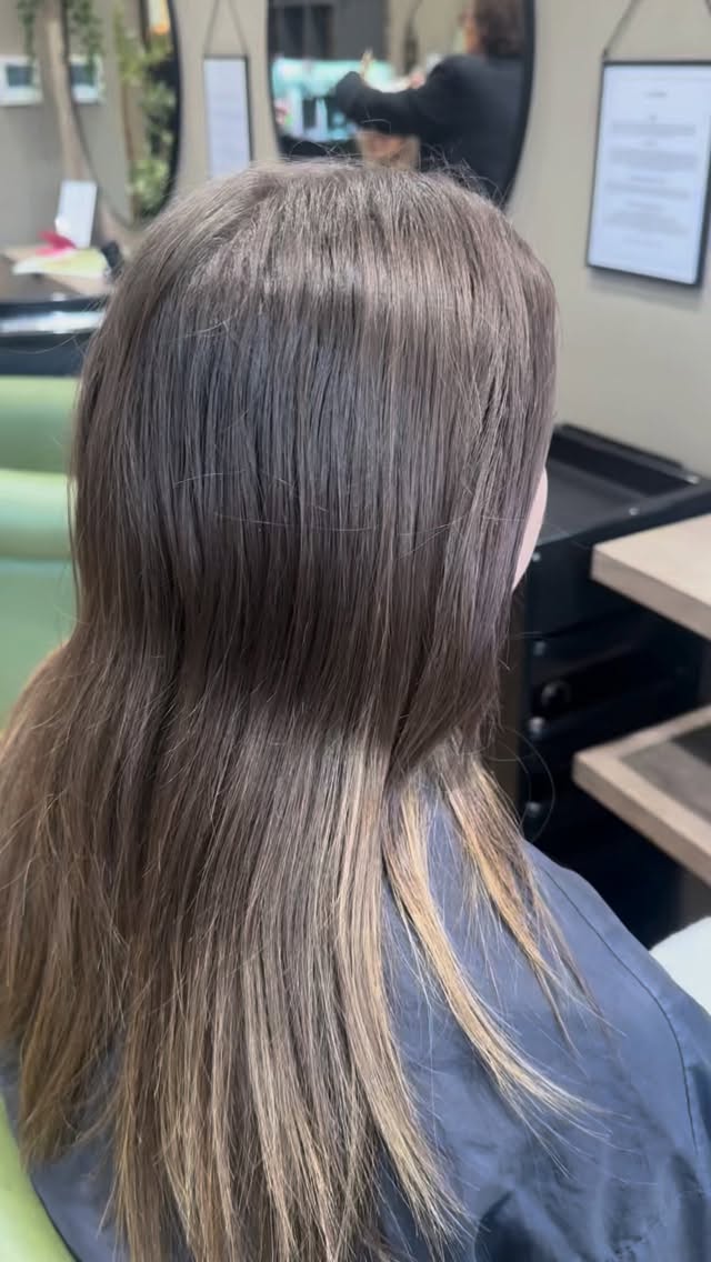 The blonde - ing process has begun 🙌🏼 ✨
The goal is to work our way to a brighter blonde for summer. And the journey started in our chair with Casey 😍
A stunning transformation, classic natural blonde tones and a blend that’s so perfect the grow out will be low maintenance
After a service like this we recommend returning for a quick toner appointment at around 4-6 weeks to keep the tones looking clean. A blonde refresh is then recommended between 8-12 weeks depending on the individual and goals
Always maintain a professional colour with professional grade products, your stylist knows your hair and they spend hours achieving your colour goals so they will always recommended what works for your individual needs.
To book your consultation call us on 01509 621162 or book online via our website 🤍
#haircolour #hairtransformation #hairsalon