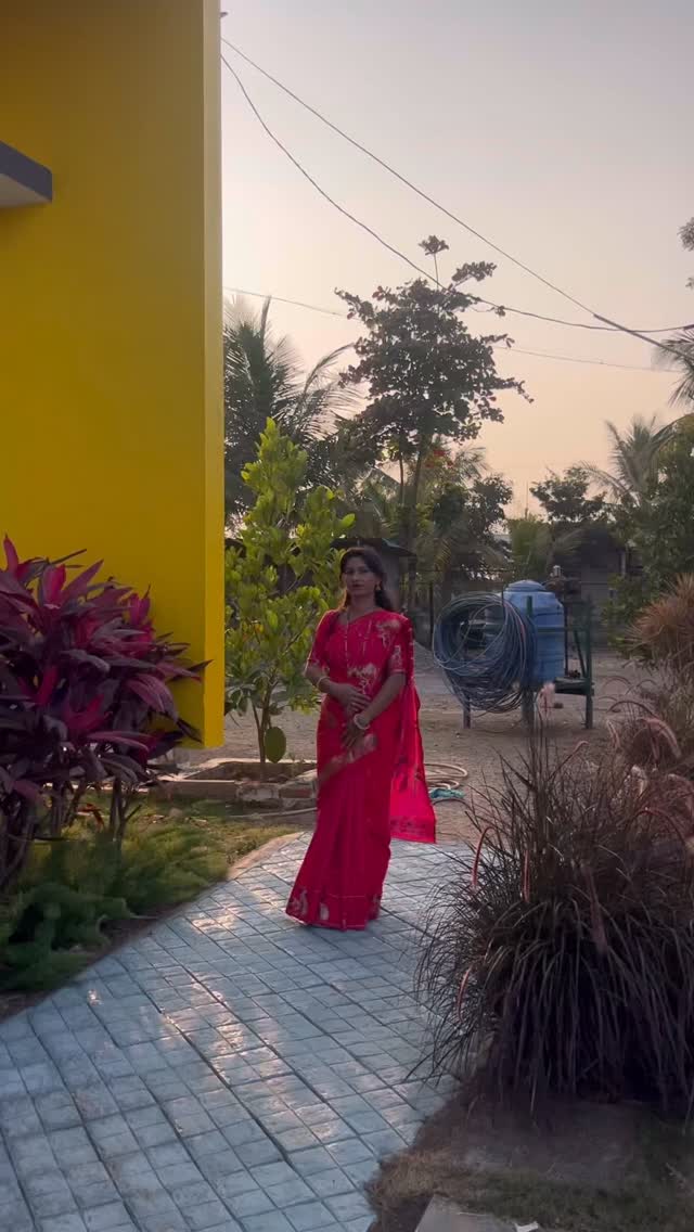 #onlineshop #perfect #sareelover #sakhishrungar #viralvídeo