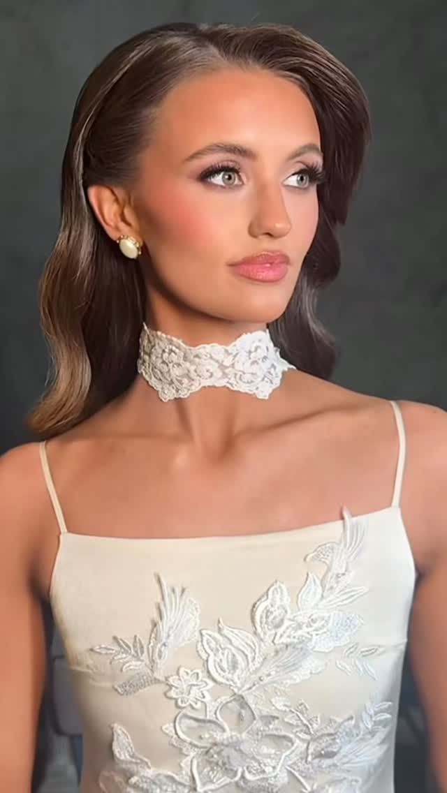 Reminiscing on @kayleebrookegrubbs rehearsal look✨
#makeupartist #hairstylist #bridalmakeup #bridalhairstyling #makeup