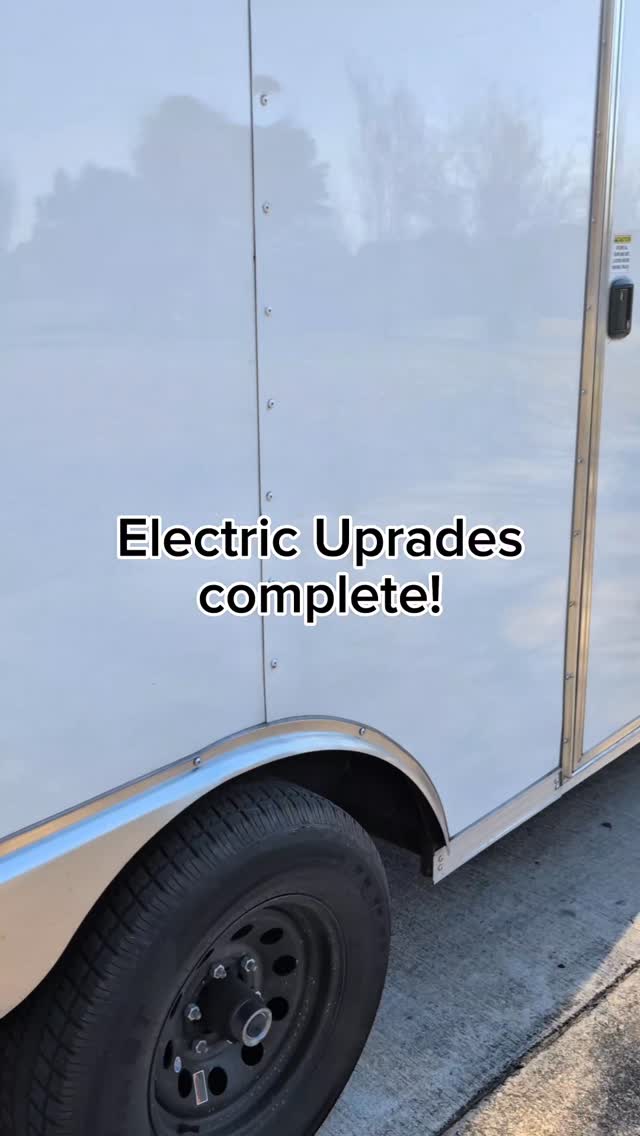 400amp service upgrade ,200 amp utility pole with 50 amp RV plug done by Perdido Electric. @jenniferscustomcargotrailers trailer finally has power!
Shore power complete next is Solar and batteries!
#batterypoweredlawncare#batteries#lawncare#batteryboss#landscaper