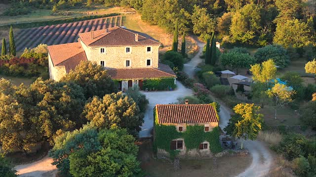 Unser Ferienhaus Mazet- ideal für Familien💜 nutze die Infrastruktur des Hotels und geniesse Unabhängigkeit 💜