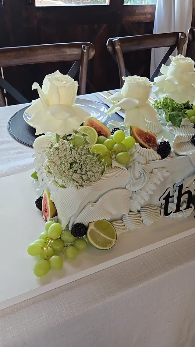 10 on trend wedding cakes!!
It's a Cake-A-Thon 😀
#melbournecelebrant #melbournecitysidecelebrant #weddingcelebrant #weddingcelebrantmelbourne