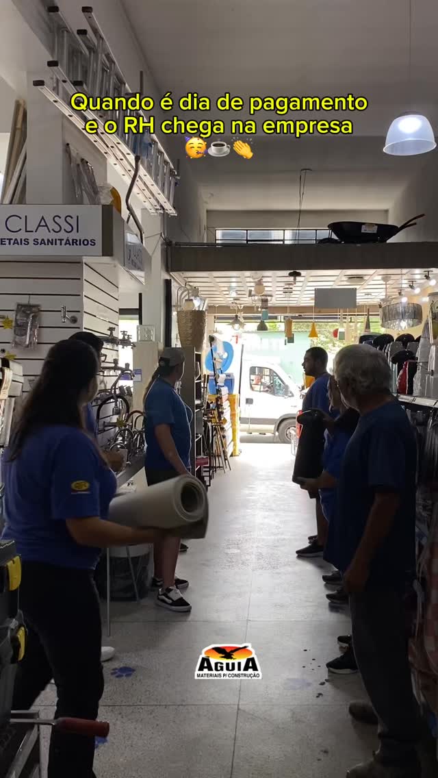 Nada como ser recebido em dia de pagamento aqui na loja 🥳☕️👏 Ricardo um querido kk
Aí na empresa de vocês é assim também ? 🤣 kkkkkk
Vem pro Aguia #aguiamateriais #materiaisdeconstrução #diadepagamento #comecesuareforma #equipe
