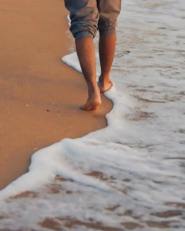 A lot of men look back and wonder why they didn’t act sooner.
But most of the time, there wasn’t a big moment to react to.
No clear red flag. No obvious turning point.
Just small, reasonable shifts that made sense at the time.
Work gets busier. Life gets fuller. Stress creeps in.
And alcohol quietly slides into more spaces than it used to.
That’s not missing something obvious.
That’s how gradual change usually works in real time..
Seeing that clearly is where self-blame and judgement starts to loosen its grip.
And in that space, a new perspective can begin to form..
#soberliving #soberlife #alcoholfreelife #alcoholfreedom
#thisnakedmind