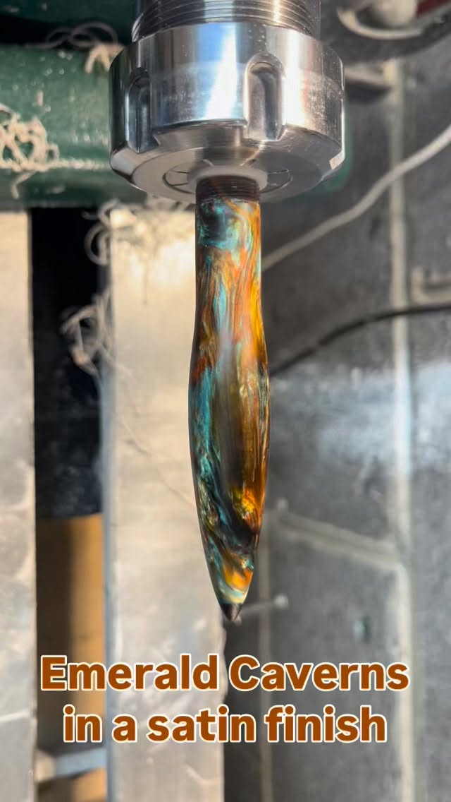 This Emerald Caverns material from @corrl_creations is just SO GOOD every single time.
Grand Ophelia in a satin finish coming soooooooooon.
#blackrobinpens #penmaker #fountainpencommunity #fountainpencollector #blackrobinophelia