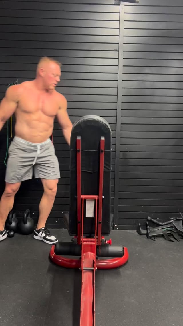 You might be familiar with the funny Gym saying "curls for the girls."
For anyone thinking about getting into weight training for this reason I want to assure you it should actually be called "bis for the guys."
I all my years of having amazing biceps I can’t think of one time, a female stranger has ever commented on them.
However, many dudes have and some have even showed up in my DM‘s offering to buy my worn workout shorts.
They are $200 by the way plus shipping.
Have a great week.
#biceps #armworkout #bodybuilding #workout