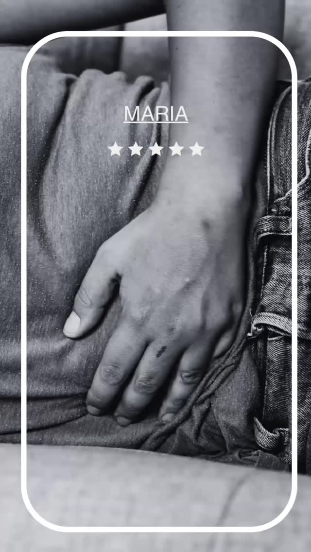 Mavepine. Oppustethed. Træthed.
At føle sig tung i kroppen og lav på overskud – igen og igen.
Alt for mange går rundt i årevis og tror, det “bare er sådan de er”.
Men fordøjelsen er ikke kun en mave.
Den er fundamentet for din energi, dit immunforsvar, din hud, dit humør og din livskvalitet.
I ernæringsterapien arbejder vi ikke med symptomer isoleret.
Vi arbejder med årsagerne.
Vi ser på:
• hvordan din fordøjelse faktisk fungerer
• blodsukker og energi
• inflammation
• stress og nervesystem
• dine vaner i hverdagen
Små, målrettede justeringer kan skabe store forandringer, når kroppen får det, den har brug for.
Det handler ikke om kure.
Det handler om at skabe ro, balance og bæredygtige løsninger – med støtte hele vejen.
Hvis du kan genkende dig selv i hendes historie, så ved du, at du ikke er alene.
Og at der er noget at gøre.
Du er altid velkommen til at skrive til mig for en uforpligtende snak om, hvad et forløb kan gøre for dig.