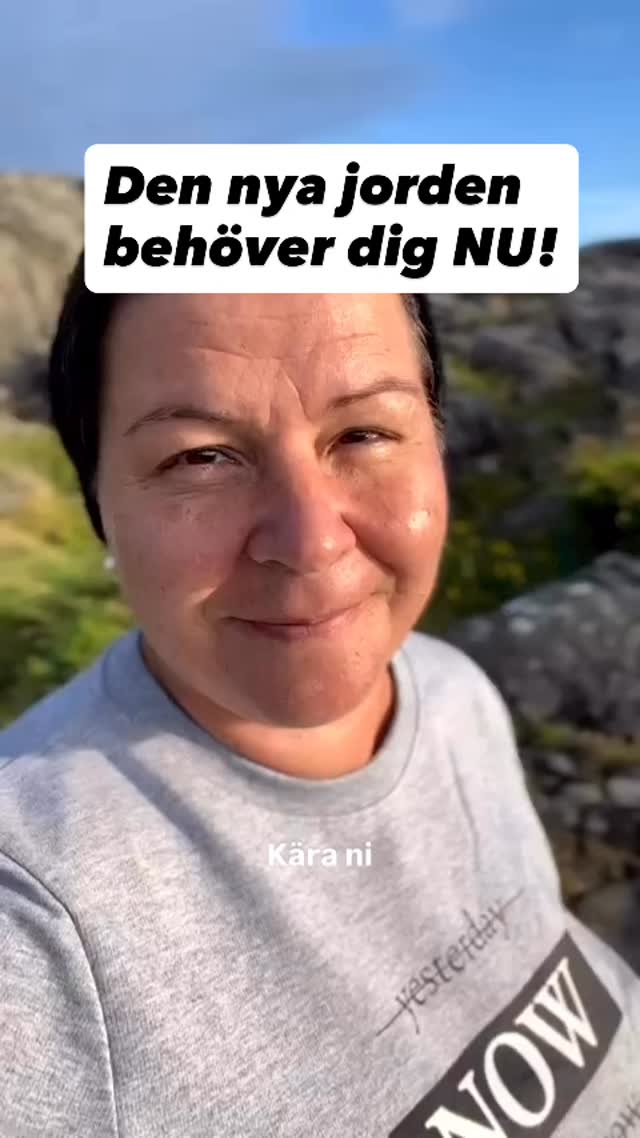 Det är dags att resa dig nu, min vän. 💚
Res dig med värdighet.Res dig med stillheten som ryggrad.Låt ingen kraft utanför dig få definiera ditt fall igen.
För varje gång du landar inåt, i ditt eget djup, sker en omkalibrering.Nervsystemet finner ro.Andningen återtar sin rytm.Själen får utrymme att tala klart.
Det är där styrkan föds på riktigt.Inte i kamp mot världen, utan i förankringen i dig själv.
När du står där, rotad i ditt inre landskap, förändras också mötet med det yttre.Det som en gång skakade dig mister sitt grepp.Det som ville fälla dig finner inte längre något fäste.
Du agerar inte längre från sår, utan från medveten närvaro.Du svarar, istället för att reagera.Du väljer, istället för att falla.
Så res dig nu.Inte hårdare.Utan sannare.
Och gör på ett nytt sätt denna gång.Från klarhet.Från kärlek.Från varandet självt.
You got the power💚🤝
Kärlek 💚
Dela gärna vidare till någon som behöver det.🦋💚