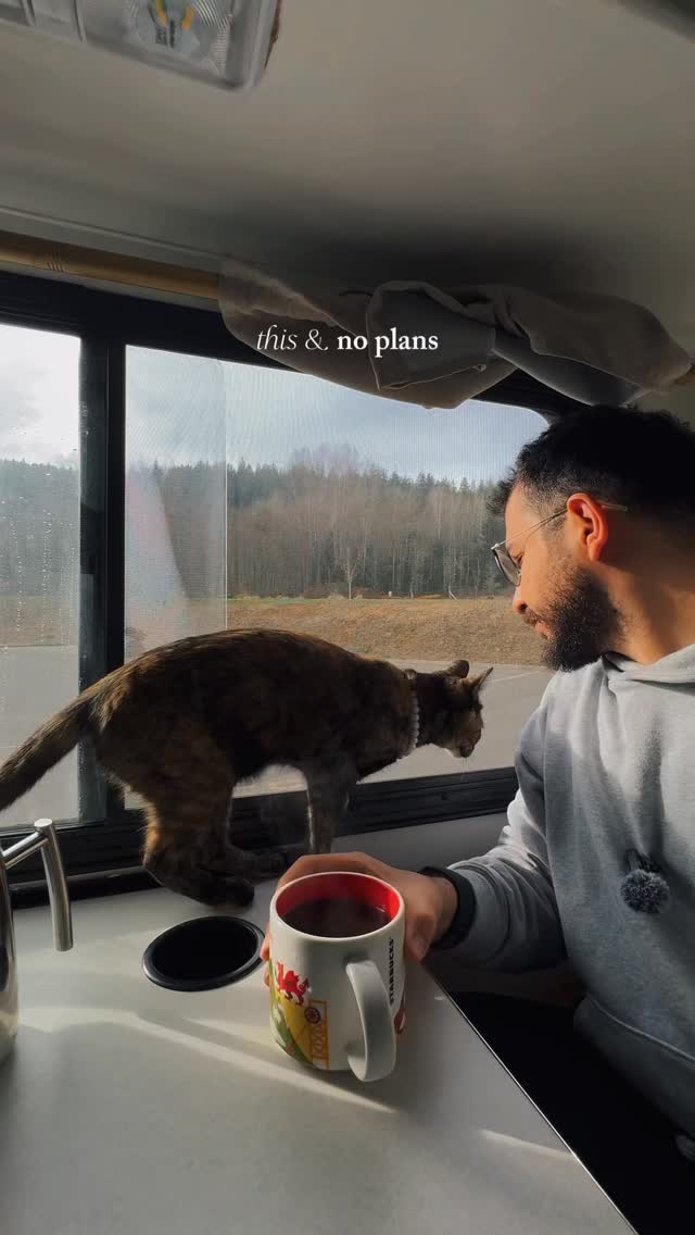 I swear she loves me 😂
Starting the weekend right with Paloma, coffee, and the RV ☕️🚐
Parked at 7 Cedars in Washington last night—now it’s time to hit the road to Forks… where the vampires are allegedly resting 🧛♂️🌲
#weekendvibes #ontheroad #slowmornings #coffeefirst☕️ #adventuretime