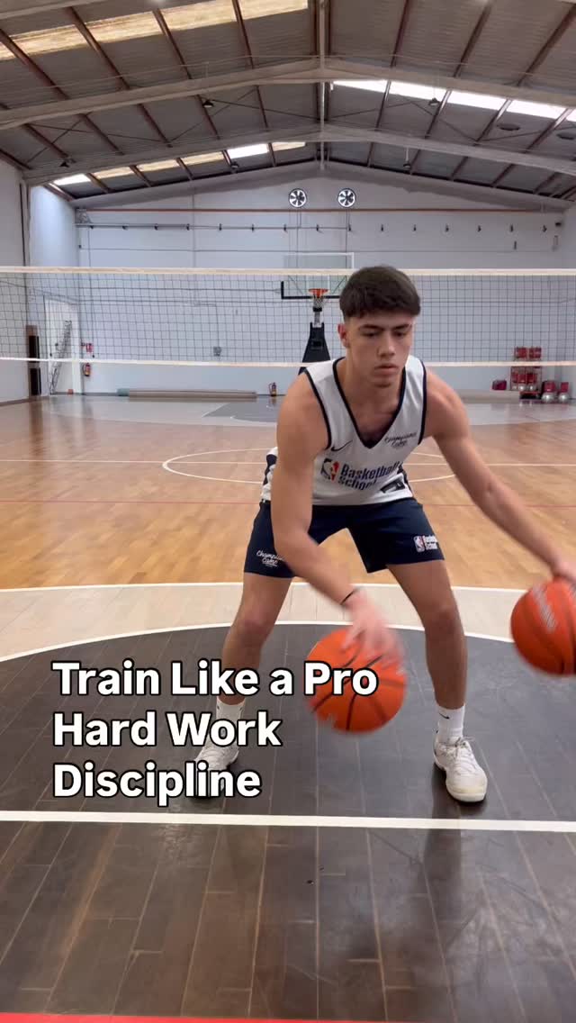 🇷🇴🔥 Vlad Eduard Cristian (2009)🔥🇷🇴
Has come all the way from Bucharest this week to train two-a-days with @coachcrudeli 💪🏀 @romania.basketball
🏀 Cuando alguien decide salir de su zona de confort y apostar por una semana de doble turno, ya está marcando la diferencia. 💪
Disciplina y trabajo desde el primer minuto.
Seguimos construyendo. 🏀🔥
#basketballneverstops🏀 #basketball #trusttheprocess #basketballtraining
