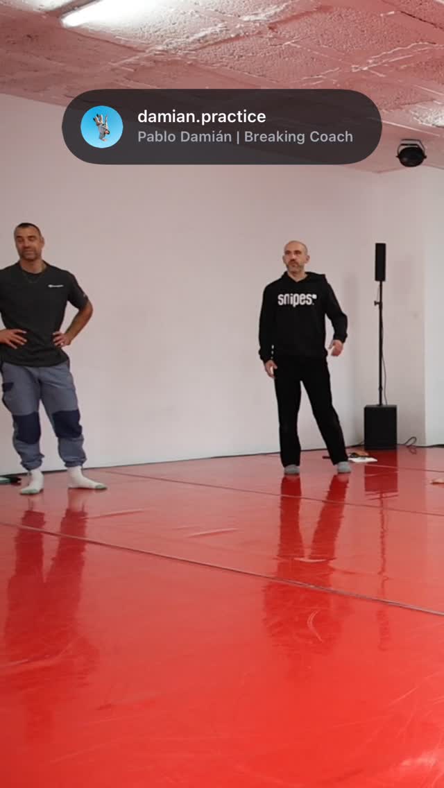 Esta secuencia la creé en el workshop de MOVR, un taller de 4 horas donde compartí herramientas básicas y avanzadas para practicantes de movimiento y danza contemporánea.
Si alguna vez te has sentido perdido al aprender breakdance o no sabes cómo conectar tu cuerpo con los movimientos, esta secuencia está diseñada para ti.
Paso a paso, te ayuda a mejorar coordinación, control y comprensión del movimiento, tanto si eres principiante como si vienes del mundo de la danza.
Escríbenos INFO para conocer nuestro curso completo de 12 semanas y seguir progresando.
#BreakdanceDesdeCero #DanzaContemporanea #AprenderBreakdance #MovimientosParaTodos#WorkshopMOVR