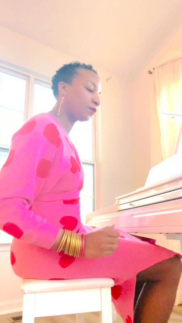 Happy Black Love Day! After 2 months of practice, here’s some 🎶Sweet Love💕from my heart to yours. Learning to play my favorite love song has been a huge confidence booster for me! Now, I feel unstoppable. What’s your favorite black love song ? P.S: You haven’t met all the people who are going to love you. Don’t be afraid to be begin again and again and again. My cats can tell you how many mistakes I played until I got this song right. 🫣🥴🙌🏾🎶🎹#blacklove #piano #pianolessons #anitabaker #confidence