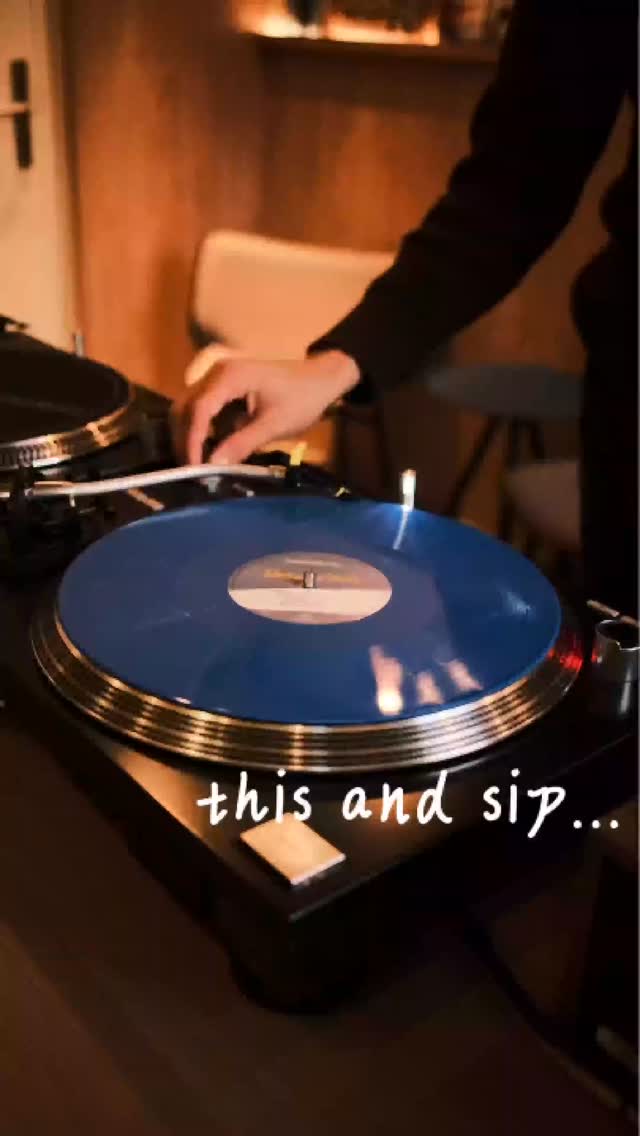 No plans for Valentine's day?
Stop by at Sticky Fingers Utrecht for a cup of coffee and a spin of your favorite LP. ✨️