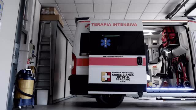 🚑 Nuovo arrivo in casa Croce Bianca.
Entrano in servizio due nuovi mezzi che rafforzano la nostra presenza sul territorio di Bergamo.
#CroceBiancaBergamo #olmedo #Ambulanza #Emergenza
