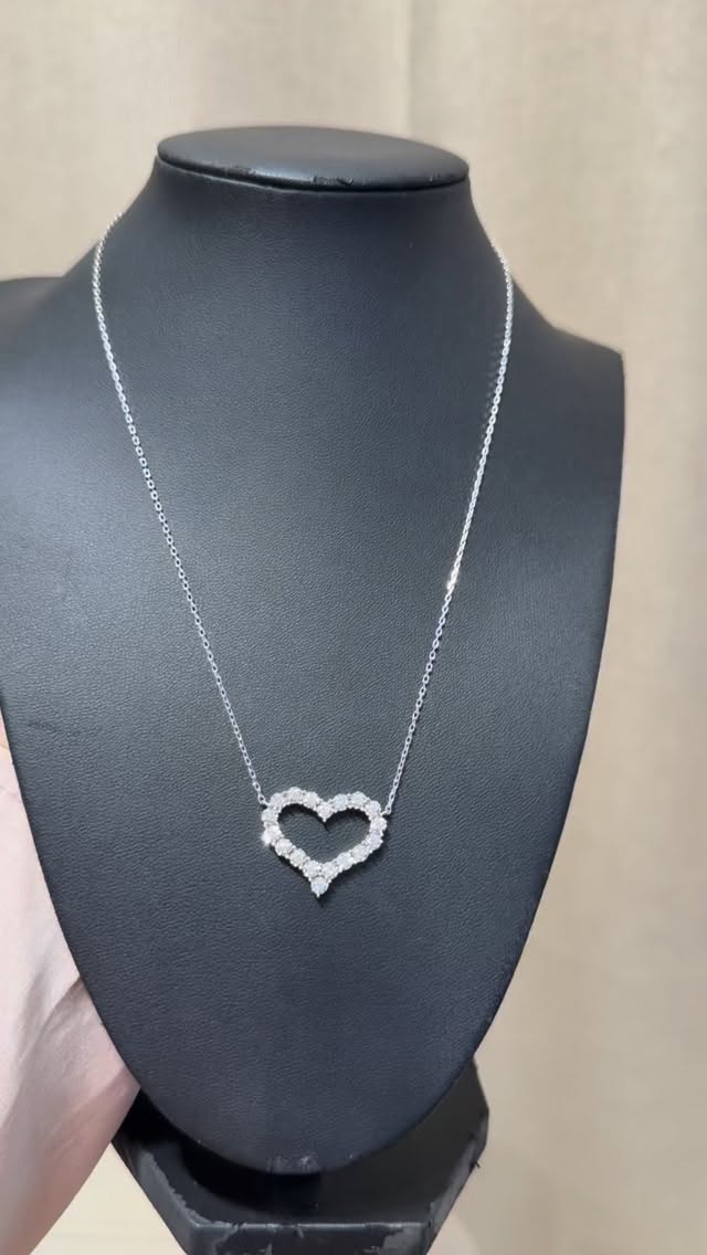 0.468 ct natural diamonds
VVS, Color G-H
14K 3.66g
PHP 56,000