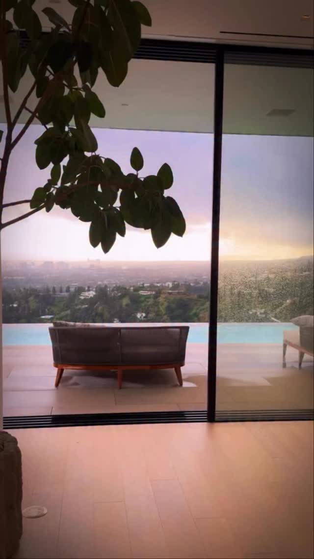 Opening the New Year! 🐎
#styline #luxurywindows #modernarchitecture #minimalframe #stylinesystems