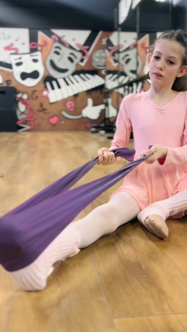 Take 15 seconds of your time to step into mini ballet 🩰
From Barrè to center work, and technique and partner work our Tuesday afternoon class has it all✨
#copperstudios #ballet #dance