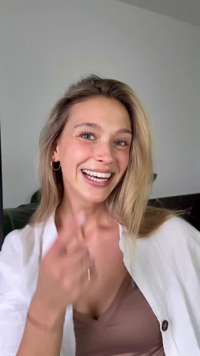 Meine Haut ist für mich nicht nur privat super wichtig, sondern auch beruflich als Model mein „Arbeitsinstrument“. ✨
Ich habe von Natur aus sehr trockene Haut und brauche deshalb vor allem eins: richtig viel Feuchtigkeit und eine Routine, auf die ich mich verlassen kann.
Mit dieser Glass-Skin-Routine habe ich endlich etwas gefunden, das meiner Haut wirklich gut tut und sie wirkt direkt frischer, glatter und bringt diesen natürlichen Glow, der nicht nach einer Stunde wieder weg ist, sondern den ganzen Tag anhält.
*Anzeige//: Wenn du auch auf der Suche nach einer Glass-Skin-Routine bist, kann ich dir die Produkte von Yepoda wirklich von Herzen empfehlen.
Kommentier super gern mal: Hast du schon eine Glass-Skin-Routine oder bist du noch auf der Suche?
Wenn du Hilfe bei der Produktauswahl brauchst oder Fragen zu Yepoda hast, schreib mir — ich teile gern meine ehrliche Erfahrung und wir gehen zusammen in den Austausch. 💬❤️
#yepoda #kbeauty #skincareroutine
#koreanischehautpflege