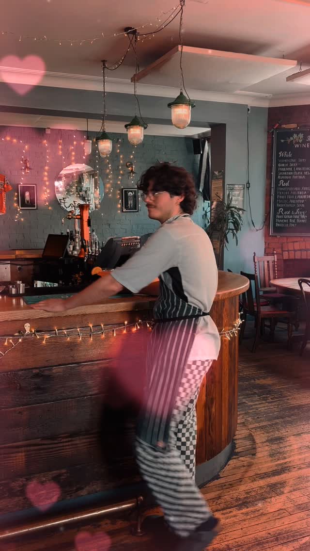 Happy Valentine’s Day! ❤️
Cosmopolitan anyone? 🍸
#eastonbristol #bristolpubs #bristolcocktails #bristolbs5 #bristolfoodanddrink