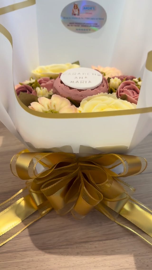 Bouquet deluxe 7 cupcakes 💐🧁
#angiescupcakes77 #bouquetdecupcakes #patisserietrompeloeil @lagnycommerces #valdeurope