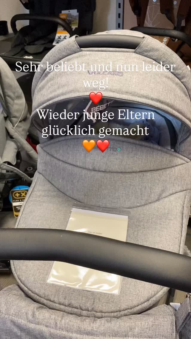 Der Bebetto Vulcano ist verkauft 🔥
Ein echter Liebling zieht weiter – zu sehr glücklichen Eltern.
Genau solche Momente liebe ich an meinem Job 🥰
Und falls euer Kinderwagen noch auf euch warten darf:
Einlagern bis zur Geburt? Mache ich super gerne 🤍
#kinderwagen #babyhausdessau #elternindessau #baby #localeinkaufen
