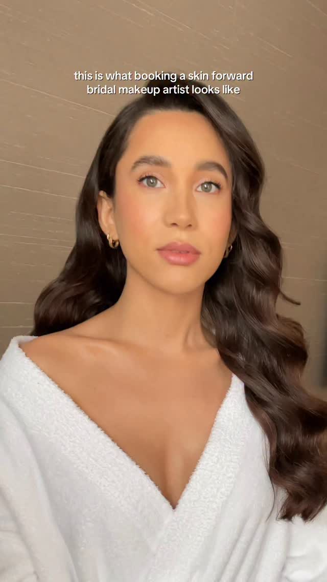 When the skin looks good, the makeup looks good.
Bridal makeup is about bringing the best version of you and that doesn’t mean heavy or cakey skin imo
Beautiful flawless skin that fits you.
I will always listen to your wants and adjust my makeup process to that to ensure you’ll feel your most beautiful self with long lasting makeup on your wedding day.
If you’re looking for a bridal makeup & hair stylist and love my style, I’d love to connect. Send me a dm or enquire via my website link in my bio
#bridalmakeup #bridalmakeupartist #makeupartistbelgium #naturalbridalmakeup #softbridalmakeup