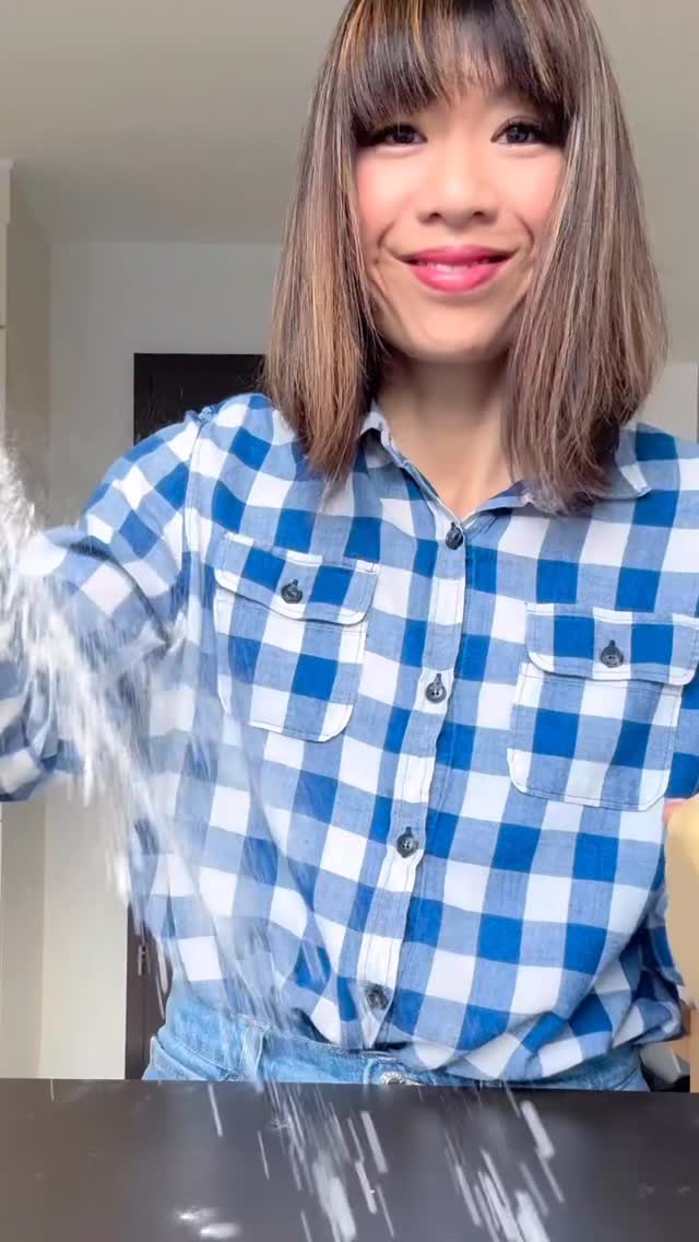 Valentineâs baking starts here with @ohcakeswinnieđ
â¨Kicking off the season with her favourite MIL crostata, the very first recipe in her baking book, launched last autumn đĽ§â¨
This oneâs extra special: buttery pastry, fruity filling, and today Iâve given it a Valentine makeover with hearts & bowsđâ¤ď¸
If you love seasonal baking recipes, pretty desserts, and fun design-led bakes, her book is for you: itâs thoughtfully split into 4 seasons, so youâll always have something beautiful to bake, all year round.
#valentinesbaking #valentines #baking