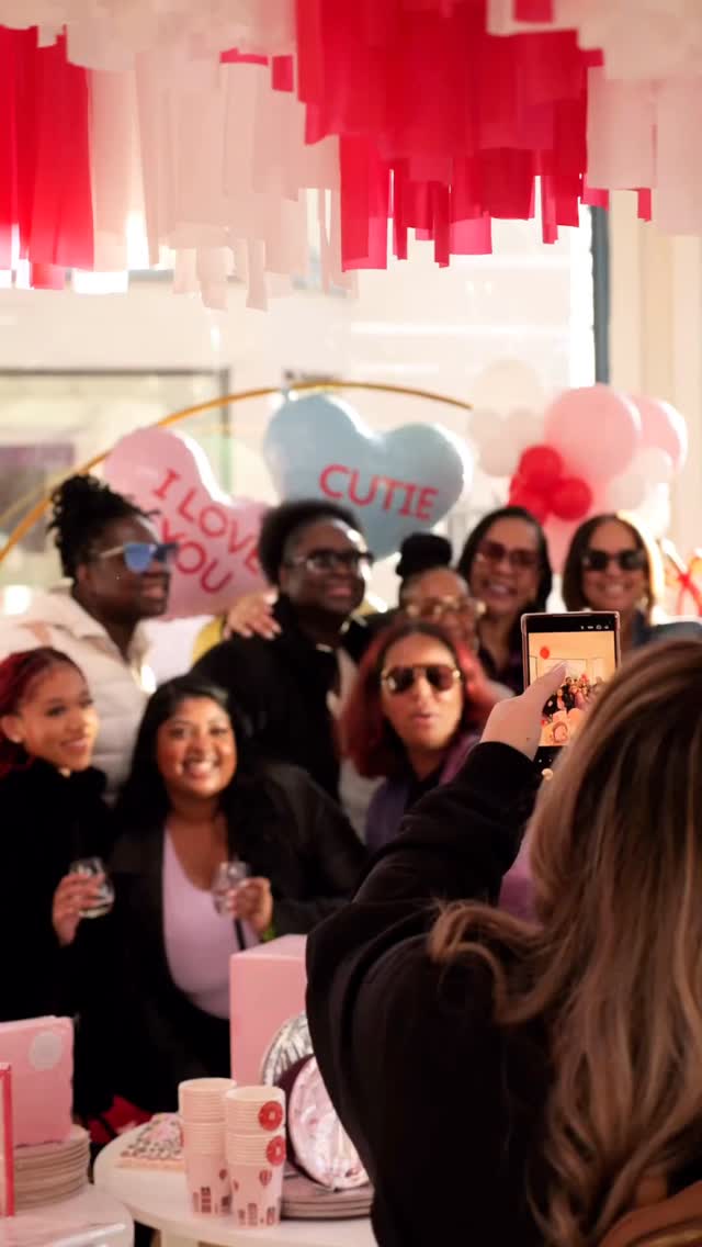 Thank you so much to everyone who came out for the Benicia Wine Walk! 🍷 This was my first year participating as a First Street business and we had a great time meeting so many of you! 🤗 Shoutout to our friends @foreverdevis for bringing their super cute convo hearts and custom mixtapes. They were the perfect addition to the party! 🎉 Can’t wait to do it again next year. Cheers to this amazing community 🥂
#revel&co #beniciaca #communitylove #bayareasmallbusines #partysupplies