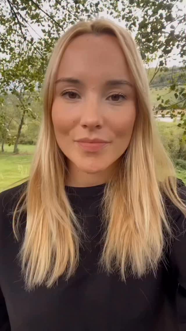 Vivere nell’abbondanza è possibile, ma ci sono dinamiche energetiche che non vanno sottovalutate.
Siamo esseri multidimensionali, non possiamo ragionare solo in termini materiali per quanto riguarda il nostro benessere. Apriamo la mente per capire come funzioniamo a livello energetico e vedremo la nostra vita risplendere e rifiorire.
#yogaitalia #abbondanza #energia #feminineenergy #lakshmi