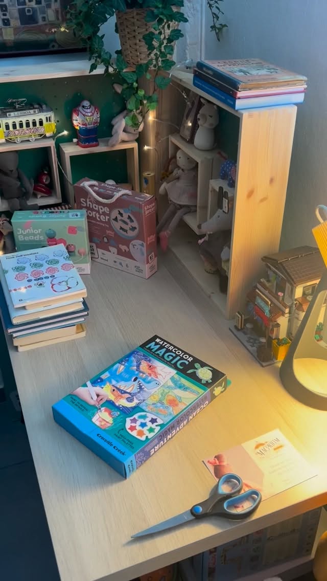 E se ti proponessi, per giocare insieme ai tuoi bimbi, un tipo di #acquerelli troppo particolari? Dai una occhiata al video e dimmi se non sono geniali 🤩
-
Link in bio se ti va di approfondire 😉
-
#magoriumgiocattoli #giocattoli #toys #giochieducativi