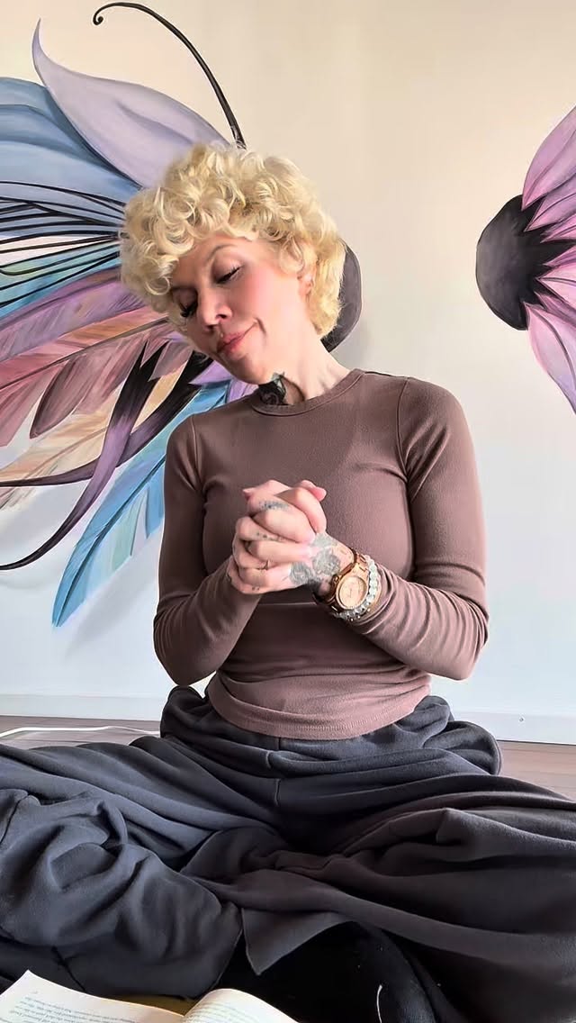 Your ego is not trying to hurt you…..
🙏🏼 Sundays Satsang 🙏🏼
.
.
.
.
.
#yoga #lavenderkoiyoga #yogastudio #yogaschool #satsang