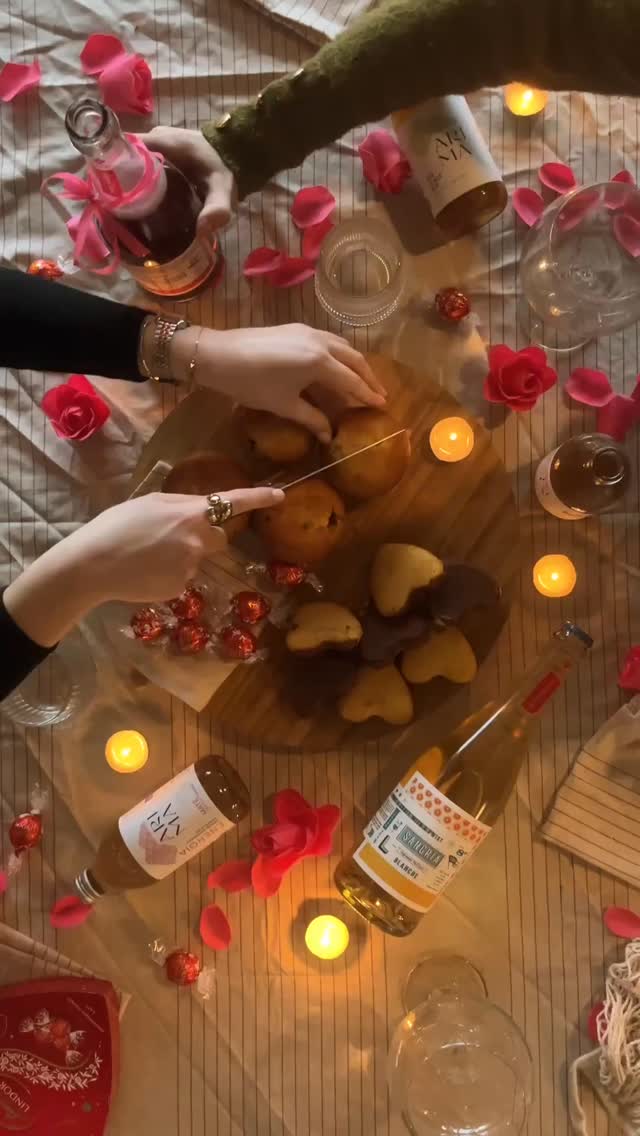 La Saint-Valentin approche…❤️
Loreak et Arima, les boissons dont vous avez besoin pour un moment mémorable, plein de joie et d'amour 🍷🍵
Allez les shopper sur @egarri_shop !!"😍
San-Valentina hurbiltzen zaugu…❤️
Loreak eta Arima, beharrezkoak dituzuen edariak momentu ahaztezin bat bizitzeko, zorionez eta amodioz beteta🍷🍵
Zoazte erostera Egarri Shop-era !!😍 #love
#love #loreak #arima #stvalentin #amour