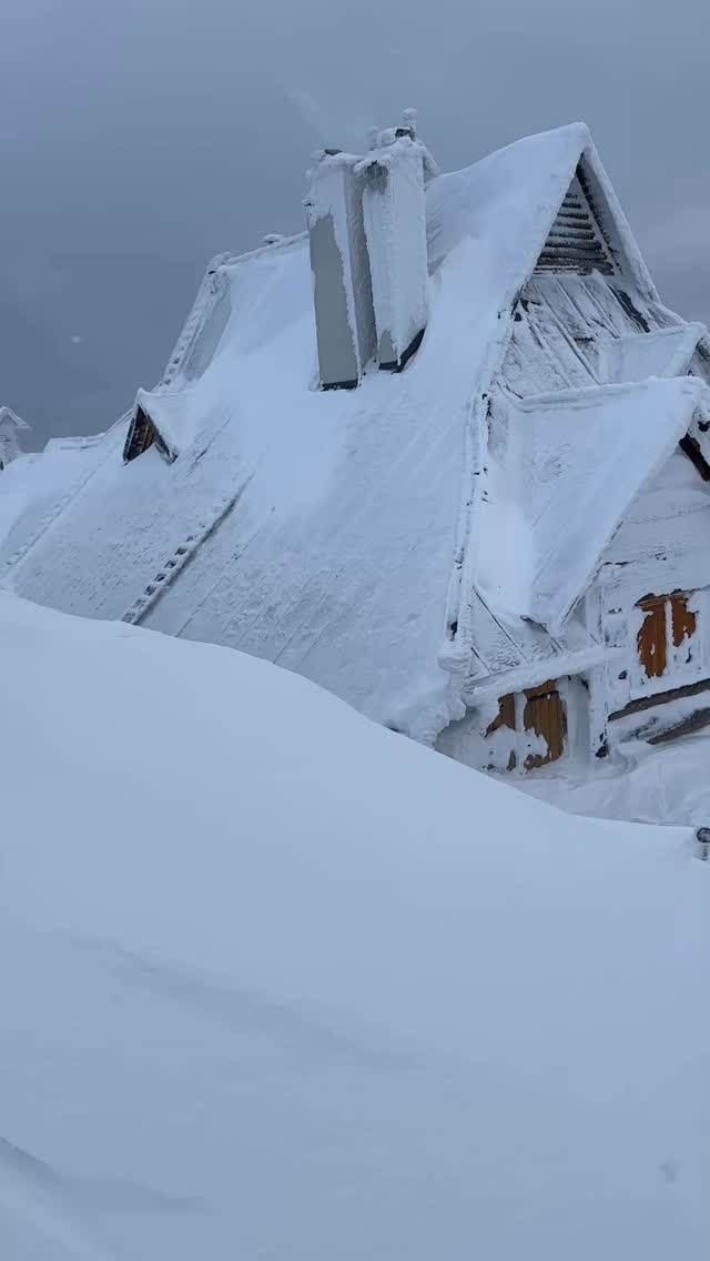 Tu nie liczy się pośpiech.Liczy się chwila. Cisza. Przestrzeń.
I to uczucie, że jesteś dokładnie tam, gdzie powinieneś.
Kto był, ten zrozumie… ⛰️