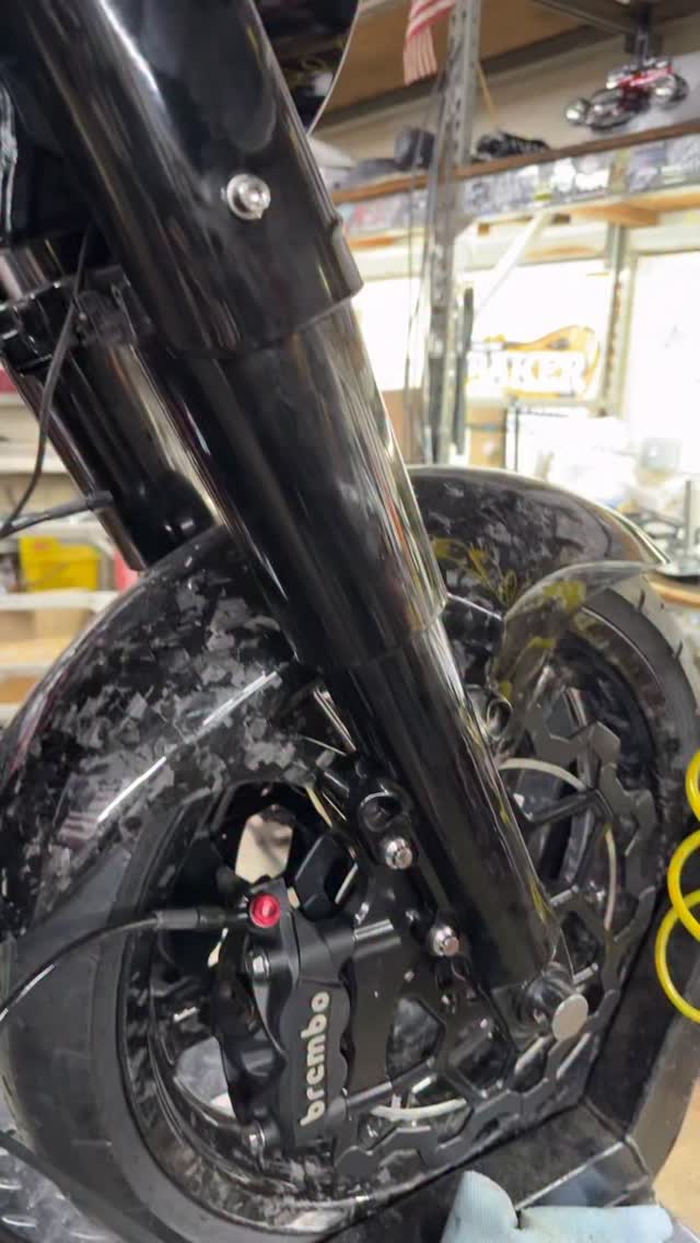 Slowly but surely!! #DMR #harleydavidson #roadking
@sscycle
@brocksvtwin
@blackstonetek.bst
@lyndallbrakes
@a1mike
@fatboydesign_usa