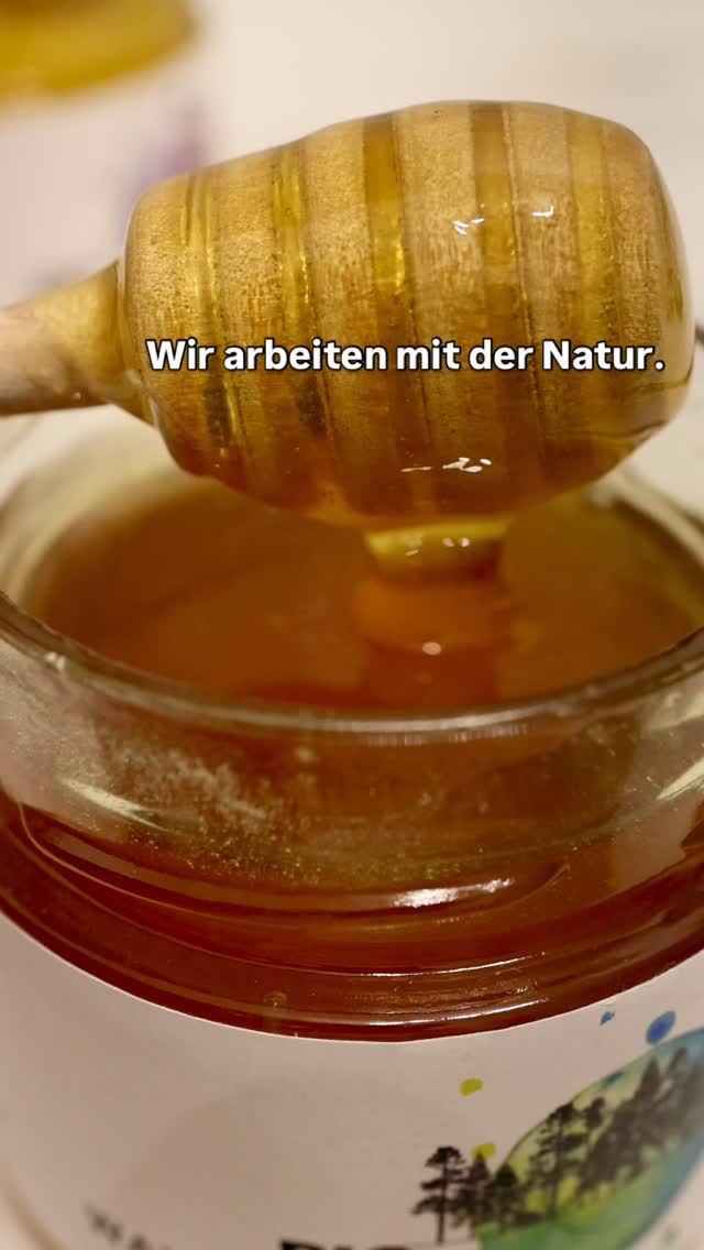 Natur braucht keine Korrektur. 🍯
#bioimkerei #honig #naturprodukt #handwerk