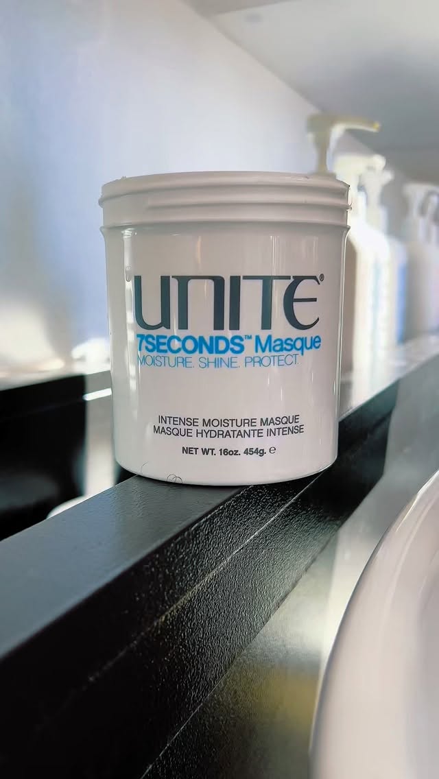 ✨ Hydration Is the Secret to a Perfect Blowout ✨
A flawless blowout doesn’t start with heat — it starts with hydration.
When hair is properly moisturized:
✔️ It blows out smoother
✔️ Holds shape longer
✔️ Has natural shine
✔️ Resists frizz and humidity
✔️ Feels soft, not stiff
Dry hair + heat = breakage, dullness, and a blowout that doesn’t last.
That’s why every great blowout begins with the right balance of water, moisture, and protection. Hydrated hair allows heat to work with the hair, not against it.
Healthy hair blows out better. Always. 🤍
#ablowdrybar