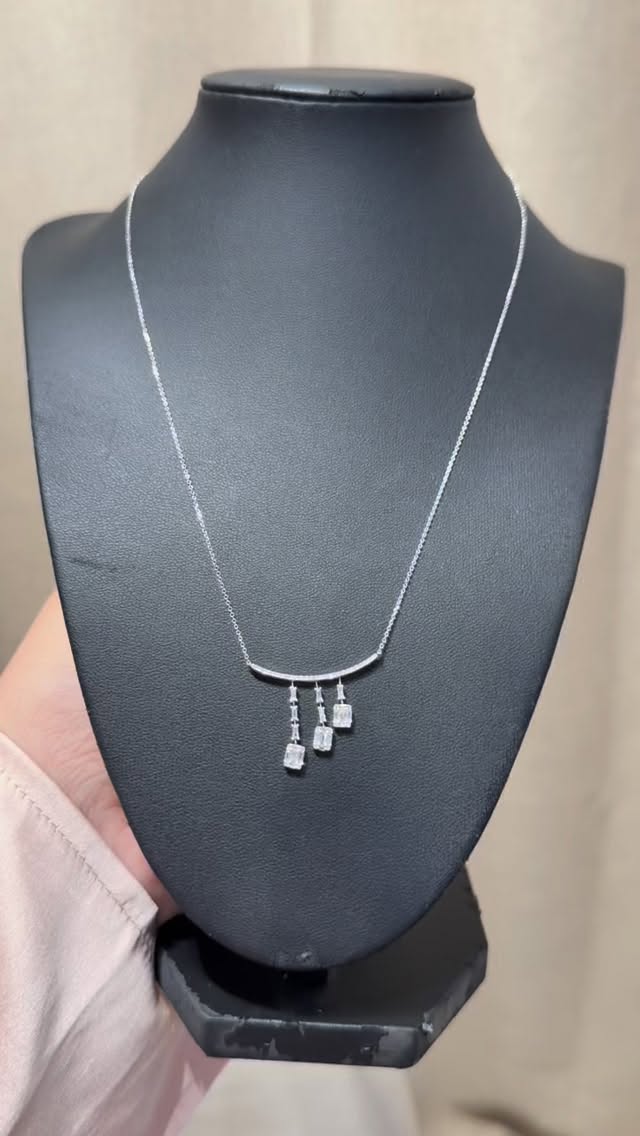 0.41 ct natural diamonds
VVS, Color G-H
14K 2.65g
PHP 27,000